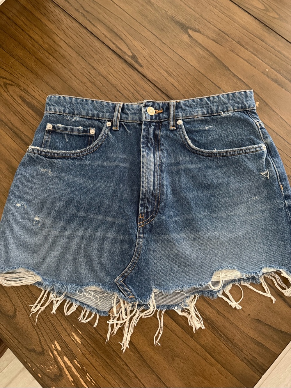 Zara women’s denim miniskirt 
Size large 
NEW NEVER USED